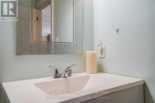 Upper - 1810 South Sheridan Way, Mississauga, ON - Indoor Photo Showing Bathroom