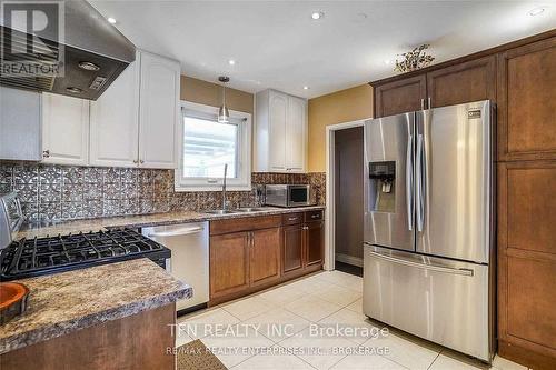 Upper - 1810 South Sheridan Way, Mississauga, ON - Indoor Photo Showing Kitchen With Double Sink