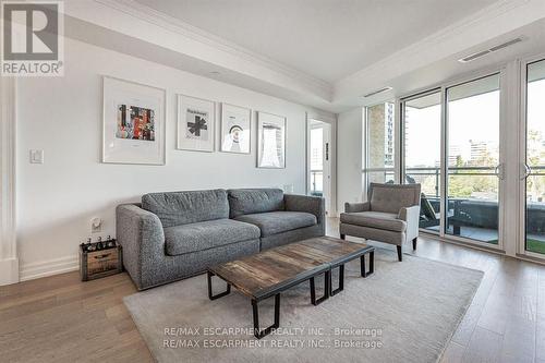 304 - 2060 Lakeshore Road, Burlington, ON - Indoor Photo Showing Living Room