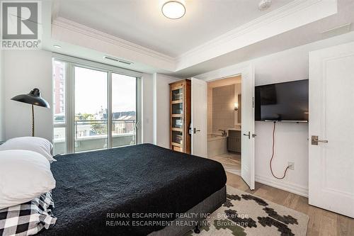 304 - 2060 Lakeshore Road, Burlington, ON - Indoor Photo Showing Bedroom