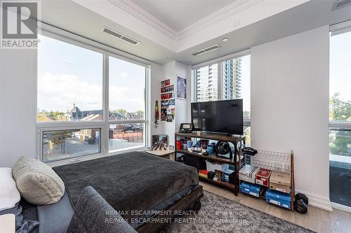 304 - 2060 Lakeshore Road, Burlington, ON - Indoor Photo Showing Bedroom