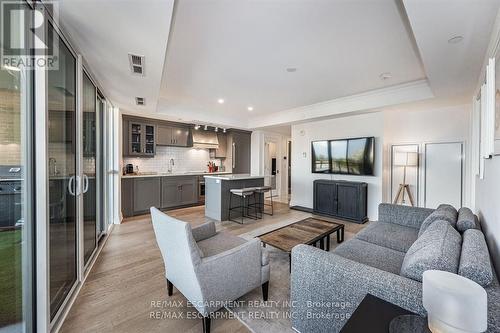 304 - 2060 Lakeshore Road, Burlington, ON - Indoor Photo Showing Living Room