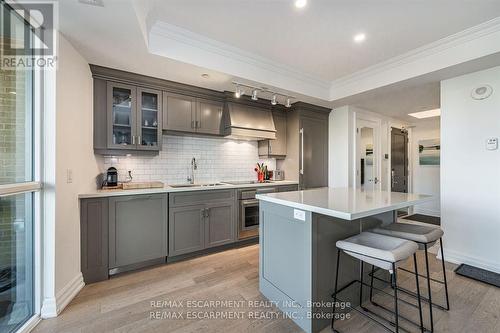 304 - 2060 Lakeshore Road, Burlington, ON - Indoor Photo Showing Kitchen With Upgraded Kitchen