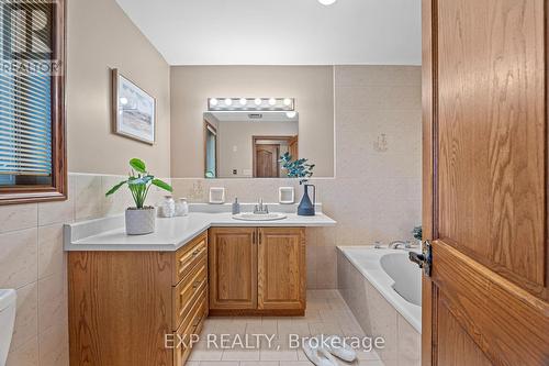 87 Third Road E, Hamilton, ON - Indoor Photo Showing Bathroom