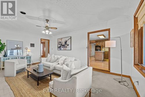 87 Third Road E, Hamilton, ON - Indoor Photo Showing Living Room