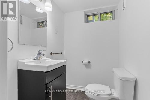 34 Sumach Street, Hamilton, ON - Indoor Photo Showing Bathroom