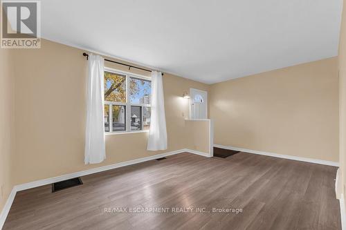 34 Sumach Street, Hamilton, ON - Indoor Photo Showing Other Room