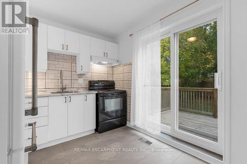 34 Sumach Street, Hamilton, ON - Indoor Photo Showing Kitchen