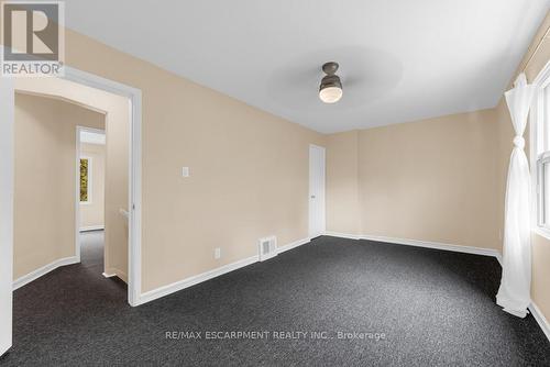 34 Sumach Street, Hamilton, ON - Indoor Photo Showing Other Room