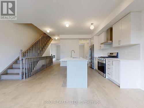 124 Tennant Circle, Vaughan, ON - Indoor Photo Showing Kitchen