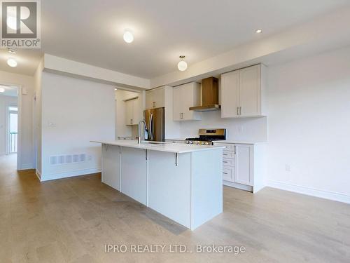 124 Tennant Circle, Vaughan, ON - Indoor Photo Showing Kitchen