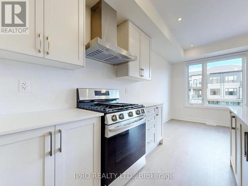 124 Tennant Circle, Vaughan, ON - Indoor Photo Showing Kitchen