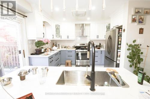 5350 Dryden Avenue, Burlington, ON - Indoor Photo Showing Kitchen