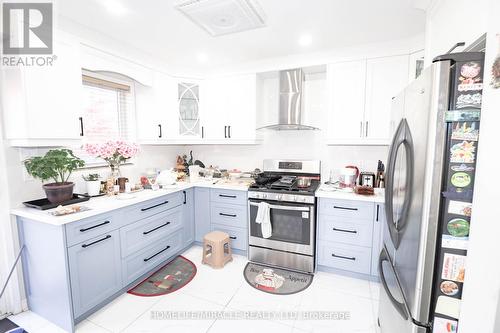 5350 Dryden Avenue, Burlington, ON - Indoor Photo Showing Kitchen With Upgraded Kitchen