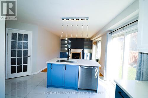 5350 Dryden Avenue, Burlington, ON - Indoor Photo Showing Kitchen