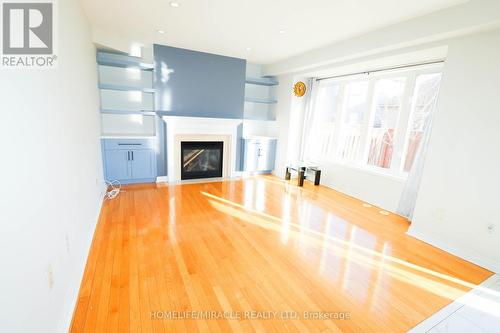 5350 Dryden Avenue, Burlington, ON - Indoor Photo Showing Living Room With Fireplace