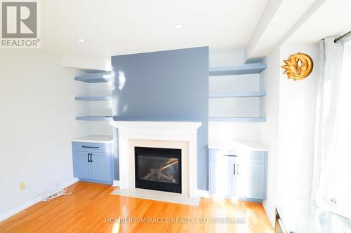 5350 Dryden Avenue, Burlington, ON - Indoor Photo Showing Living Room With Fireplace