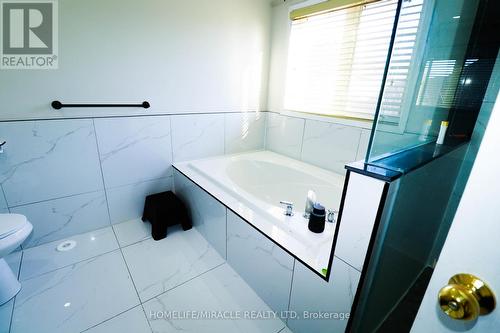 5350 Dryden Avenue, Burlington, ON - Indoor Photo Showing Bathroom