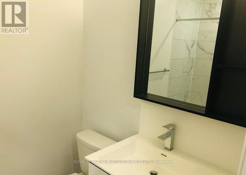 1009 - 4065 Confederation Parkway, Mississauga, ON - Indoor Photo Showing Bathroom