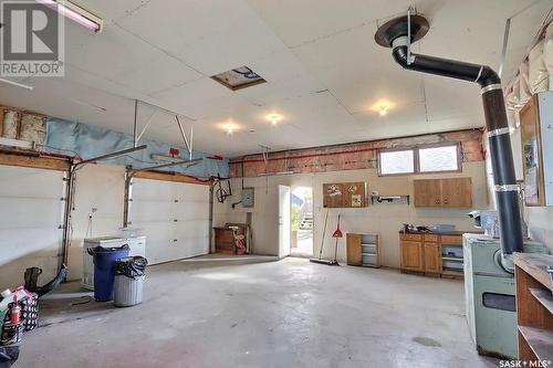 640 8Th Street Nw, Prince Albert, SK - Indoor Photo Showing Garage