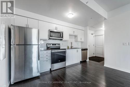 305 - 195 Commonwealth Street, Kitchener, ON - Indoor Photo Showing Kitchen With Stainless Steel Kitchen With Upgraded Kitchen