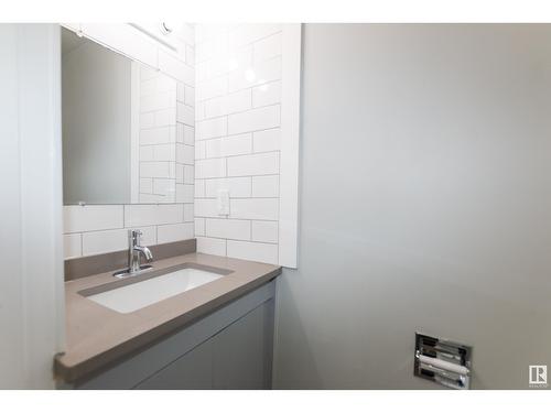 9H Clareview Vg Nw, Edmonton, AB - Indoor Photo Showing Bathroom