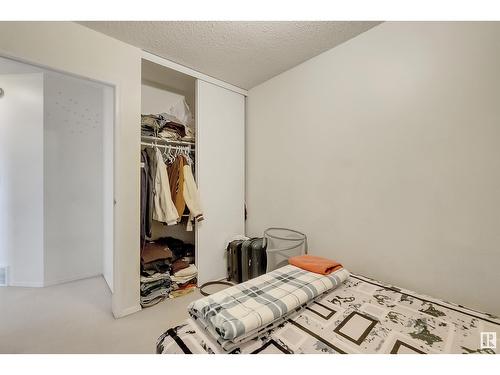 #20 1580 Mill Woods E Nw, Edmonton, AB - Indoor Photo Showing Bedroom