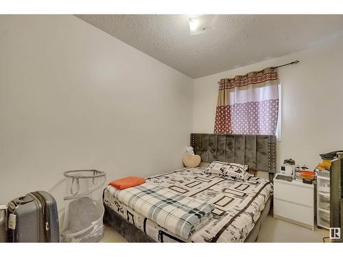 #20 1580 Mill Woods E Nw, Edmonton, AB - Indoor Photo Showing Bedroom