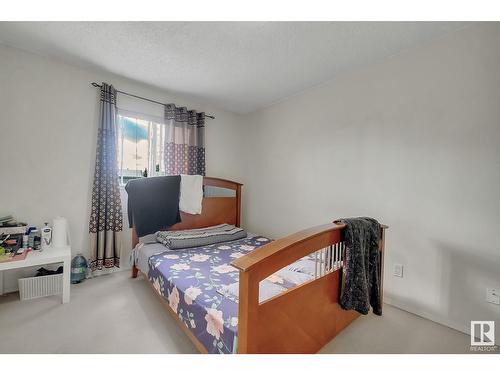 #20 1580 Mill Woods E Nw, Edmonton, AB - Indoor Photo Showing Bedroom