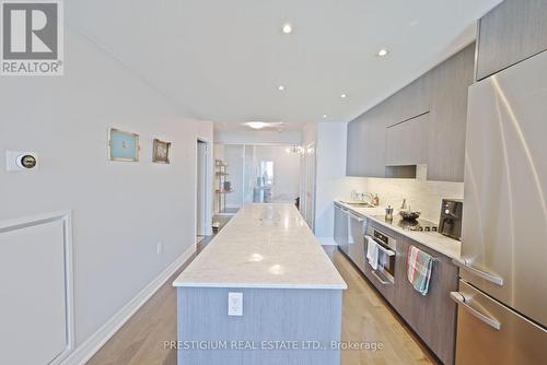 4206 - 8 The Esplanade, Toronto, ON - Indoor Photo Showing Kitchen With Upgraded Kitchen