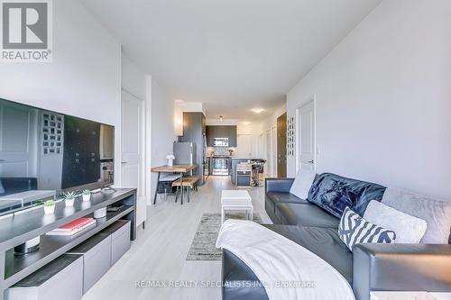 902 - 4655 Glen Erin Drive, Mississauga, ON - Indoor Photo Showing Living Room