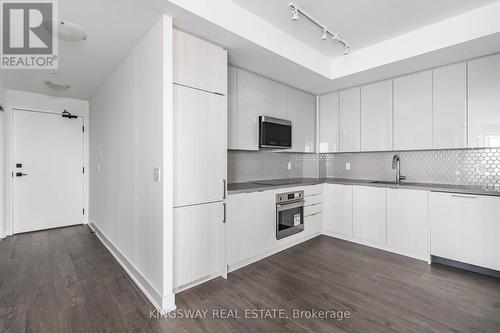 802 - 2481 Taunton Road, Oakville, ON - Indoor Photo Showing Kitchen