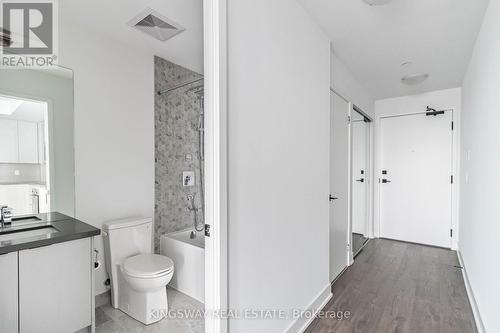 802 - 2481 Taunton Road, Oakville, ON - Indoor Photo Showing Bathroom