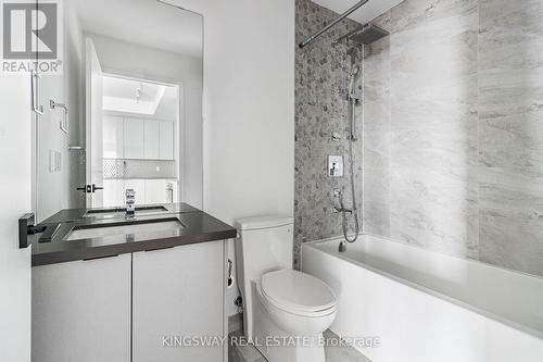 802 - 2481 Taunton Road, Oakville, ON - Indoor Photo Showing Bathroom