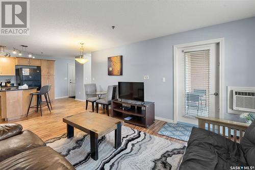 B210 103 Wellman Crescent, Saskatoon, SK - Indoor Photo Showing Living Room