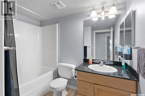 B210 103 Wellman Crescent, Saskatoon, SK - Indoor Photo Showing Bathroom