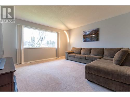 135 Kelly Street, Prince George, BC - Indoor Photo Showing Living Room