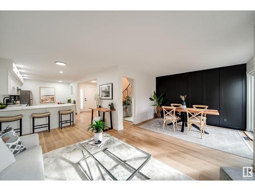 13109 34 St Nw, Edmonton, AB - Indoor Photo Showing Living Room