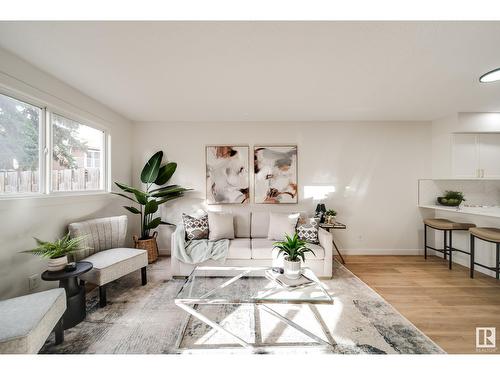 13109 34 St Nw, Edmonton, AB - Indoor Photo Showing Living Room