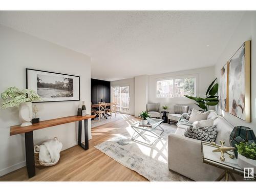 13109 34 St Nw, Edmonton, AB - Indoor Photo Showing Living Room