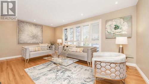 364 Roselawn Place, Waterloo, ON - Indoor Photo Showing Living Room