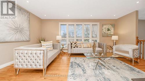 364 Roselawn Place, Waterloo, ON - Indoor Photo Showing Living Room