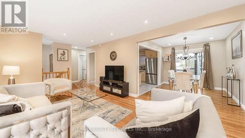 364 Roselawn Place, Waterloo, ON - Indoor Photo Showing Living Room