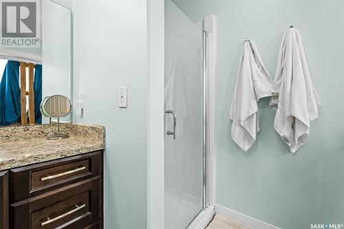 19 Wellington Place, Moose Jaw, SK - Indoor Photo Showing Bathroom