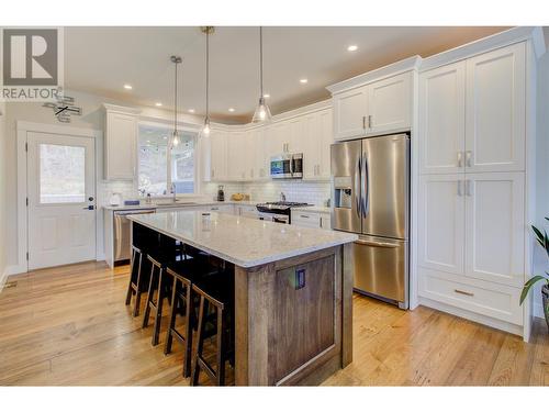 1280 24 Street Se, Salmon Arm, BC - Indoor Photo Showing Kitchen With Upgraded Kitchen