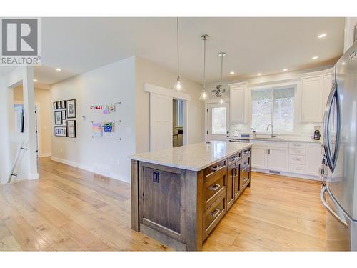 1280 24 Street Se, Salmon Arm, BC - Indoor Photo Showing Kitchen With Upgraded Kitchen