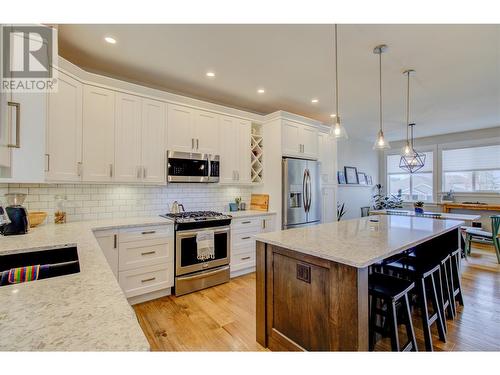 1280 24 Street Se, Salmon Arm, BC - Indoor Photo Showing Kitchen With Double Sink With Upgraded Kitchen