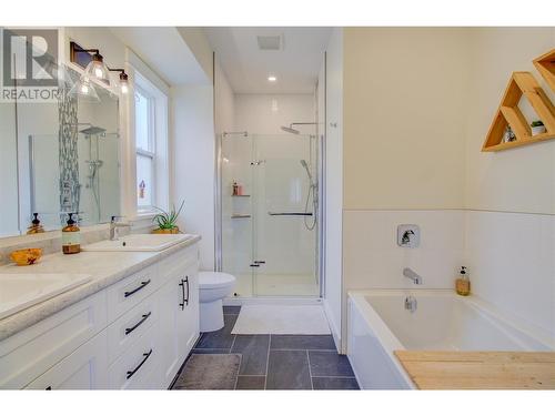 1280 24 Street Se, Salmon Arm, BC - Indoor Photo Showing Bathroom