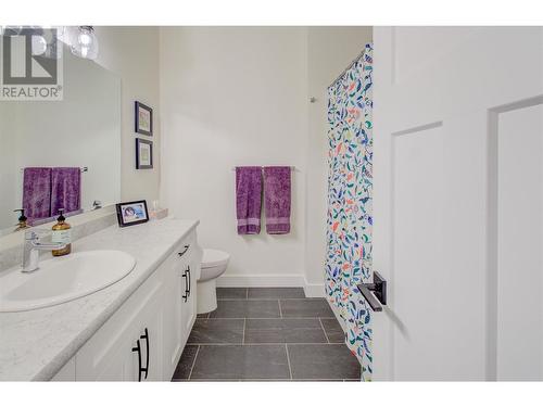 1280 24 Street Se, Salmon Arm, BC - Indoor Photo Showing Bathroom