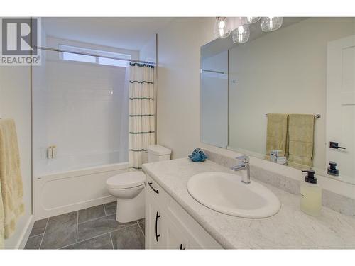 1280 24 Street Se, Salmon Arm, BC - Indoor Photo Showing Bathroom